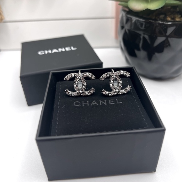 Chanel Faux Pearls and Crystals CC Clip On Stud Earrings - Picture 1 of 10